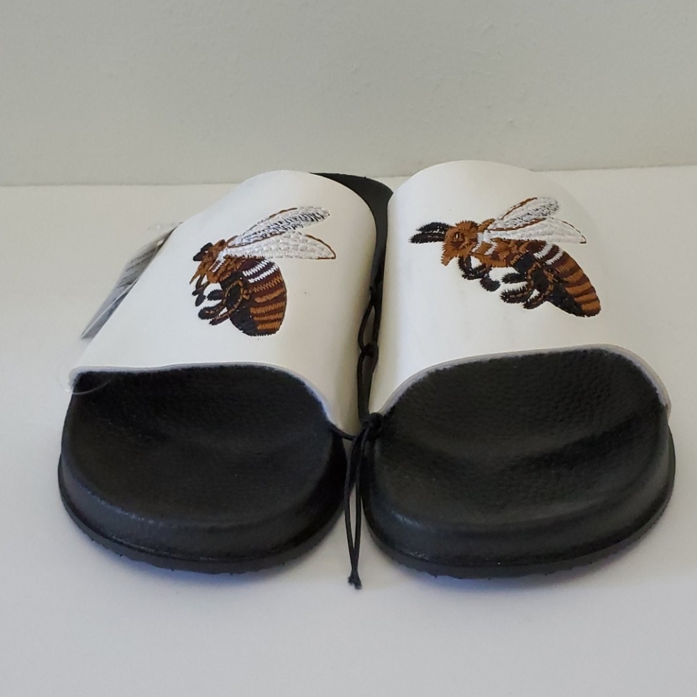 🆕️ Take A Walk Slip-on Slides - Picture 4 of 7